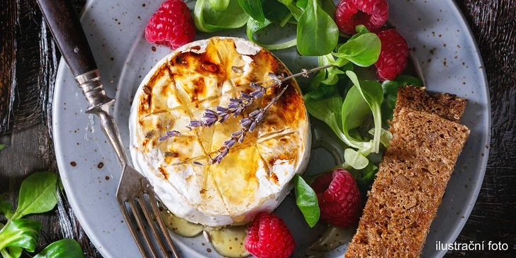 Romantické menu s květy: 5 chodů zdobených bio levandulí, víno i limonáda