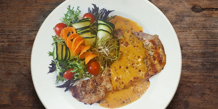 Na baštu do Zlaté lodi: Kotleta Texas či krémové tagliatelle a filet z lososa