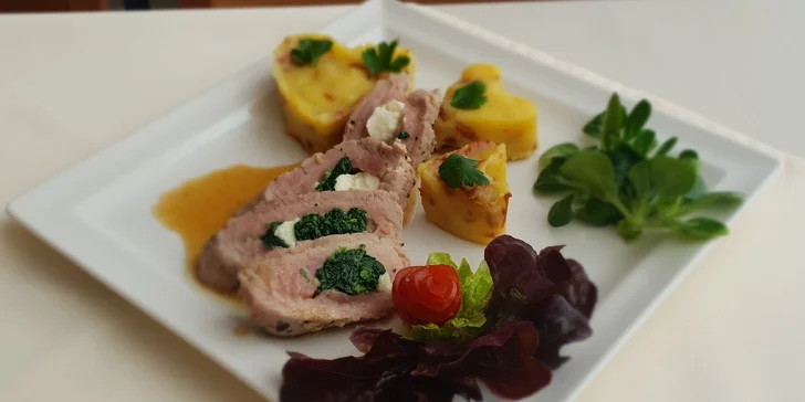 Valentýnské menu: filet z candáta na grilu či vepřová panenka i panna cotta