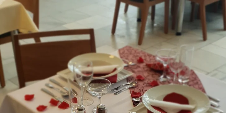 Valentýnské menu: filet z candáta na grilu či vepřová panenka i panna cotta