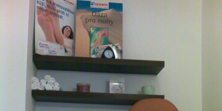 Přístrojová suchá pedikúra nebo SPA luxusní pedikúra s masáží