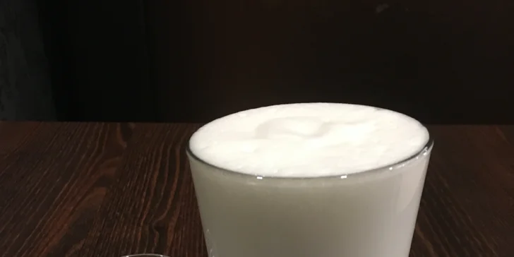 Káva, čaj i horká čokoláda nebo valentýnský sekt se zákusky dle výběru