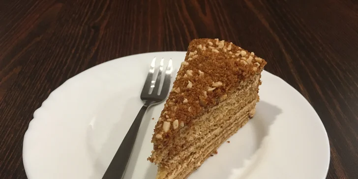 Káva, čaj i horká čokoláda nebo valentýnský sekt se zákusky dle výběru