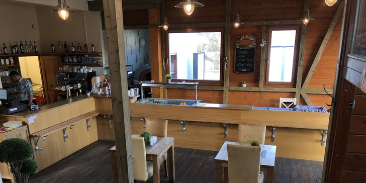 Parádní odpoledne: 2 hodiny bruslení vč. půjčení bruslí a hovězí burger