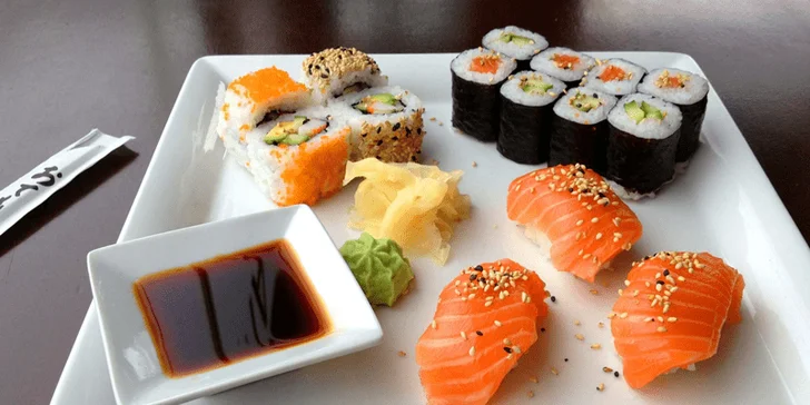 2 hodiny neomezeného hodování ve všední dny: running sushi pro jednoho