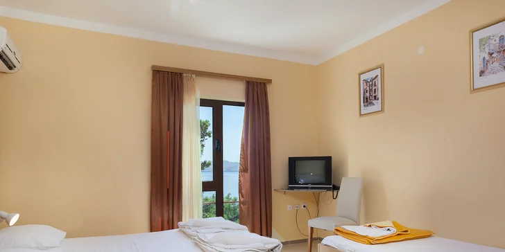 Pinia depandance*** u pláže v Karlobagu: 7 nocí s polopenzí, doprava busem, možnost bazénu aj.