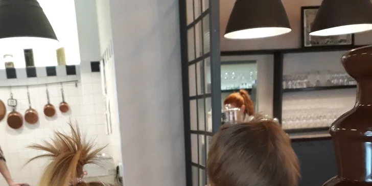Čokoládová dílna pro děti s doprovodem vč. čokoládové fontány s ovocem