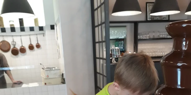 Čokoládová dílna pro děti s doprovodem vč. čokoládové fontány s ovocem