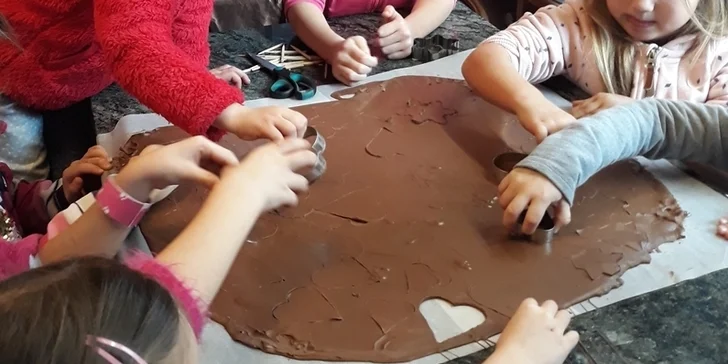 Čokoládová dílna pro děti s doprovodem vč. čokoládové fontány s ovocem