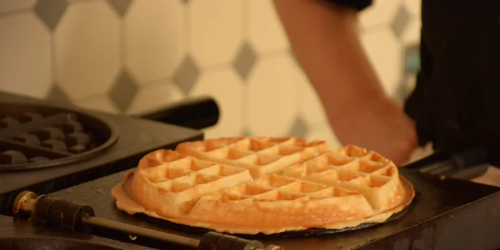 Vyberete si sladkou nebo slanou vafli a nálož ingrediencí na zdobení.