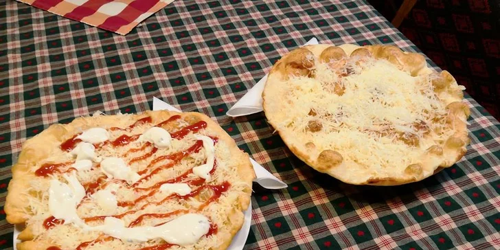Langoš s česnekem, kečupem, tatarkou a sýrem i s pivem pro 1 nebo 2 osoby