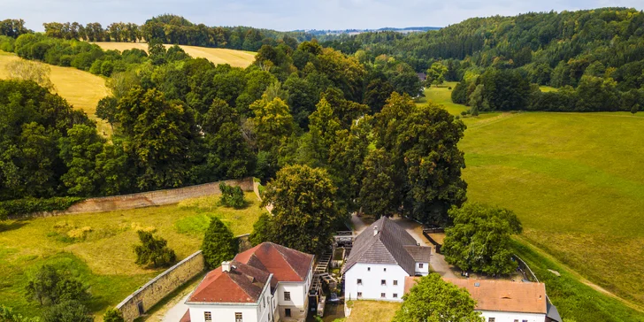 Jarní romantika u Babiččina údolí: pobyt ve vile pro 2 osoby vč. snídaně