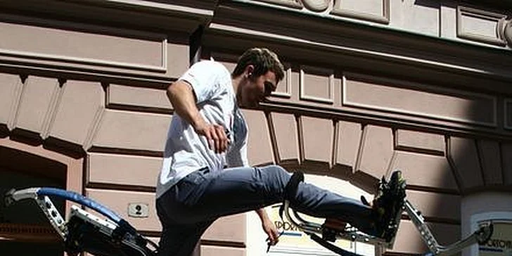 2600 Kč za dětské skákací boty UpWing v původní hodnotě 3990 Kč