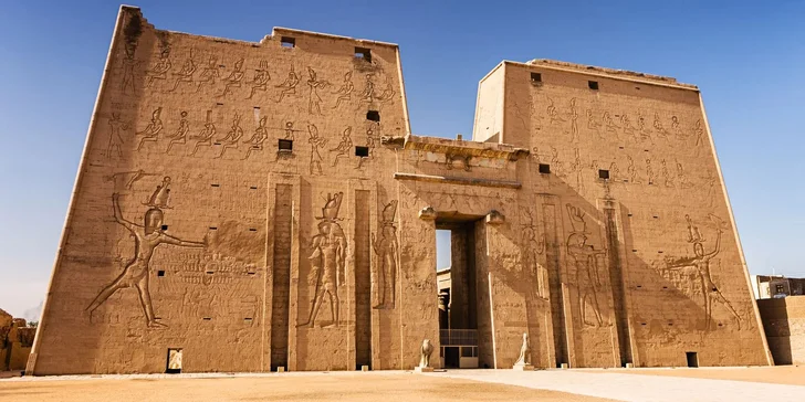 Při svém putování si prohlédnete chrám v Edfu.
