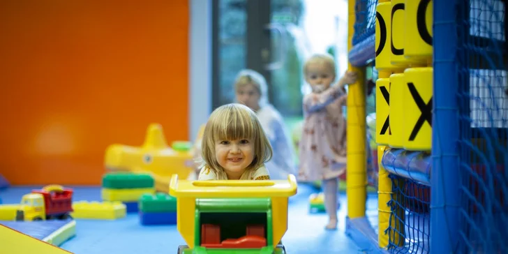 A deti budú milovať herňu Playland, kde sú bludiská, šmykľavky, bazénik s loptičkami, hry a hračky.