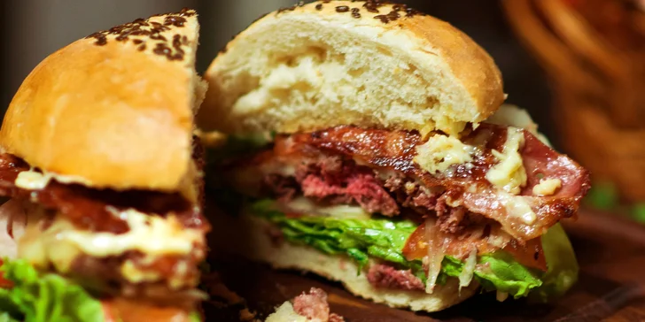 Burgerové menu s hovězím masem nebo kozím sýrem na Vinohradech