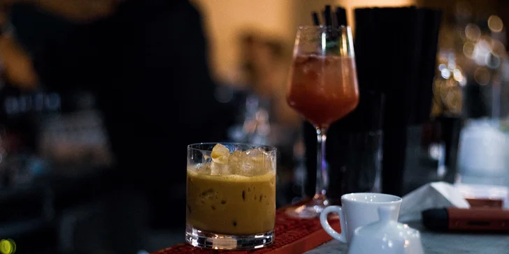 Signature i klasické koktejly nebo domací limonáda podle výběru