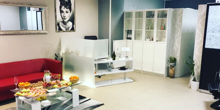 Péče o nehty: manikúra, gel lak nebo P-Shine v útulném salónu