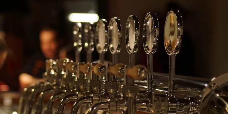 Relax v Kyjovských lázních: kvasnicová nebo chmelová lázeň, pivo i jídlo