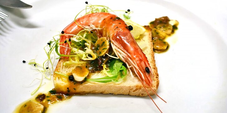 Luxusní pětichodové menu pro dva: tygří krevety, chřestový krém, humr i crème brûlée