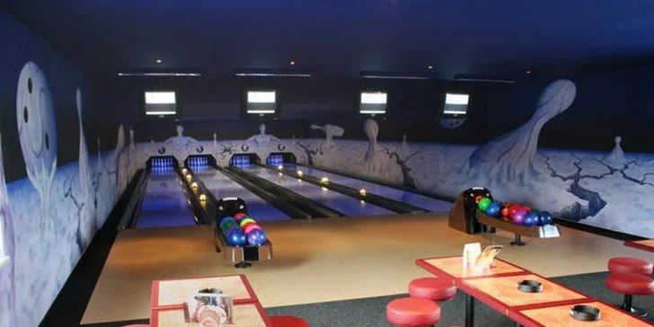 1 nebo 2 hodiny bowlingu a 2 pizzy podle výběru ze 14 druhů