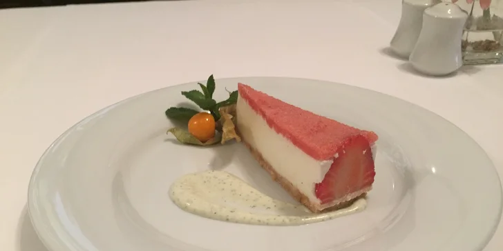Vyladěné menu U Tří pštrosů: humří krém a candát či panenka sous-vide pro 2