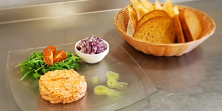 200 nebo 500 g tvarůžkového tataráku a hodina bowlingu až pro 8 osob