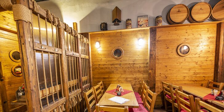 Půlkilový tatarák a hromada topinek v restauraci Plachetnice