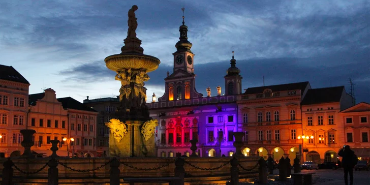 Jejich trasa navíc vede historickým centrem měst, která vás okouzlí ve dne i v noci.