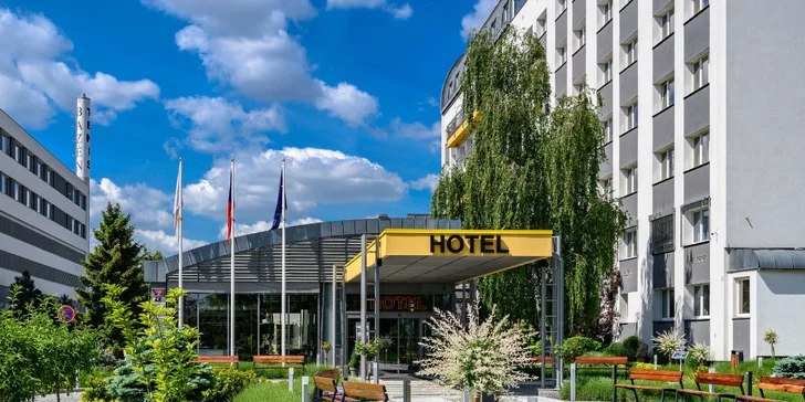 4* hotel se nachází ve Vysočanech, jen 1 km od O2 areny. 