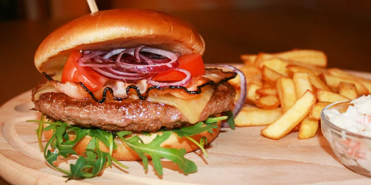 Burgery s šlechtěným hovězím: pochutnání pro jednoho, dva i celou rodinu jedlíků