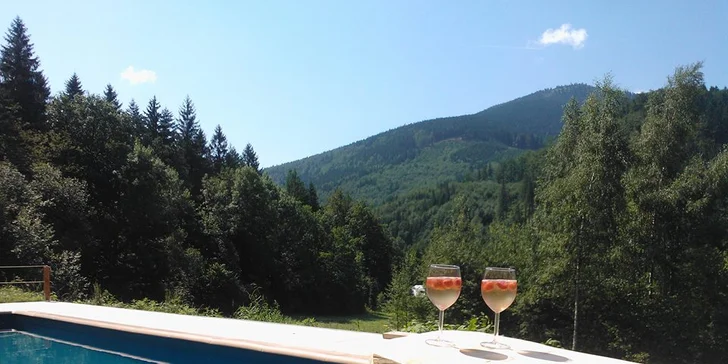Po výšlapu na Pustevny osvěžení ve vodě bodne. 