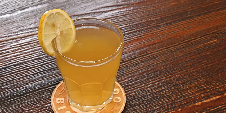 Sáhnout můžete také po variantě s domácím ice tea avochino. 