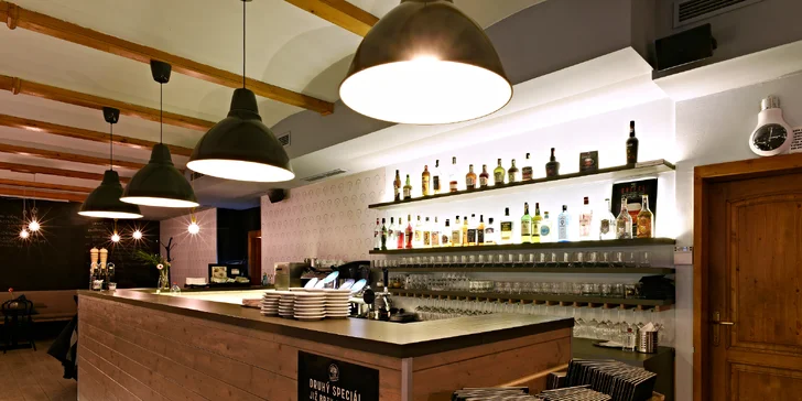 Restaurace se specializuje na moderní poctivou českou a vynikající mezinárodní kuchyni.