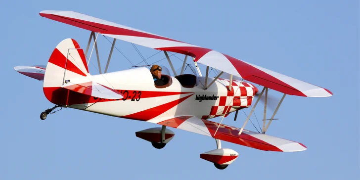 Létat v otevřeném kokpitu dvouplošníku Highlinder může být první krok k pilotnímu průkazu.