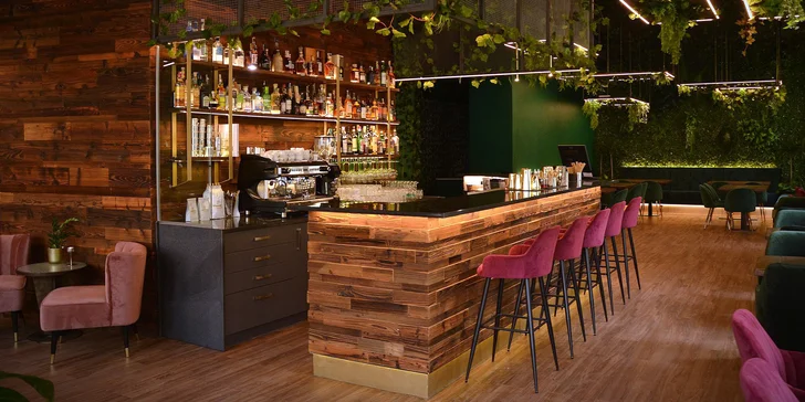 Restaurace je jen kousek od zastávky Náměstí Svobody.