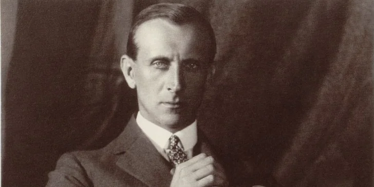 Maximilián Ervín Marie Josef Antonín Paduánský Jindřich Tomáš, šlechtic z roudnické větve Lobkowiczů.