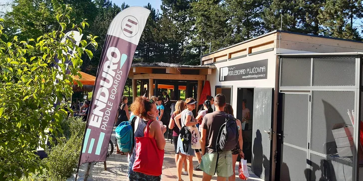 Vypravte se na Brněnskou přehradu, kde vám instruktoři zapůjčí nejen vhodné vybavení, ale také vám se vším poradí. 