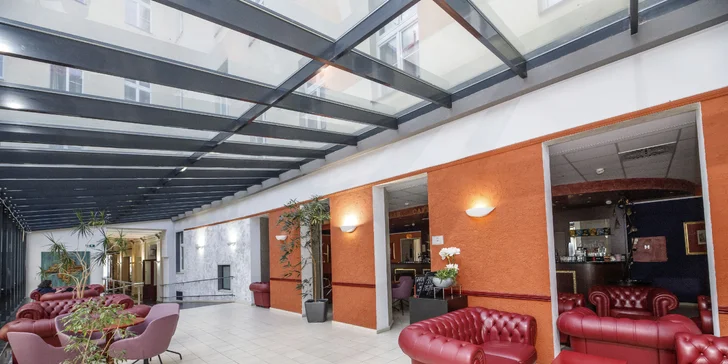 Téměř na dosah ruky budete mít Národní divadlo (600 m), Karlovo náměstí (220 m) nebo Národní třídu (500 m).