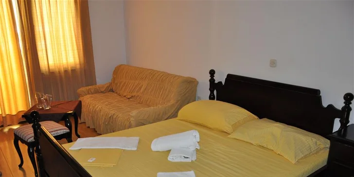 Bydlet budete ve dvoulůžkovém pokoji s možností až 2 přistýlek. 