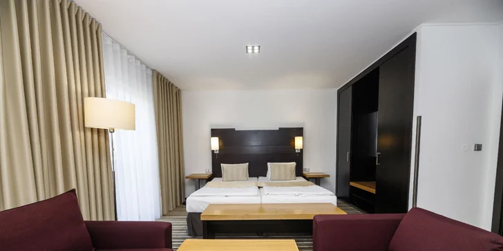 Nechybí LCD televize se 40 světovými programy i minibar a trezor 