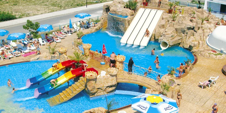 K hotelu Kotva patří tři bazény, dva z nich jsou zároveň miniaquaparkem. 
