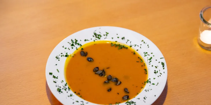 Na výběr je také Kofola či fresh džus z mrkve, jablka či pomeranče.