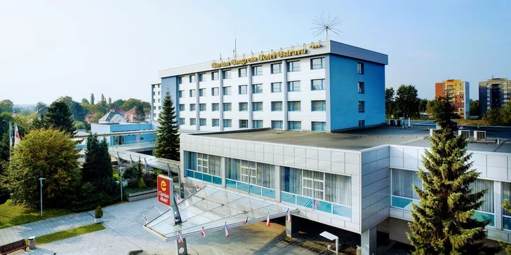 Hotel je kousek od tramvajové zastávky Sport Arena, takže se po Ostravě dostanete kamkoliv během pár minut.