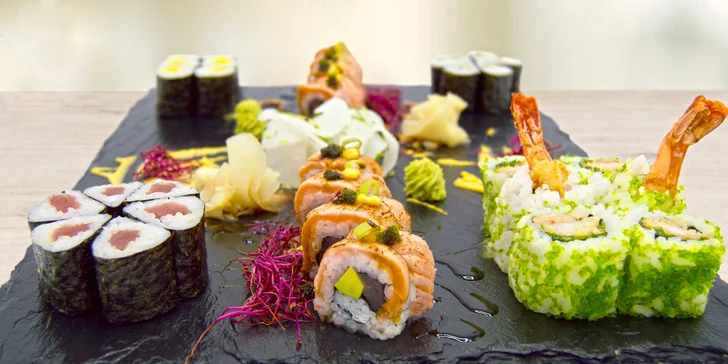 Od sushimistrů na váš stůl: sety s 24 či 32 kousky s tuňákem, lososem i krevetami