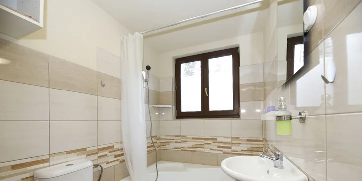 Každý apartmán má svou koupelnu. 
