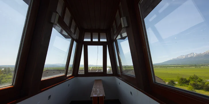 Deti vezmite aj na vyhliadkovú vežičku, ktorá sa nachádza v budove, odkiaľ je krásny panoramatický výhľad do okolia. 