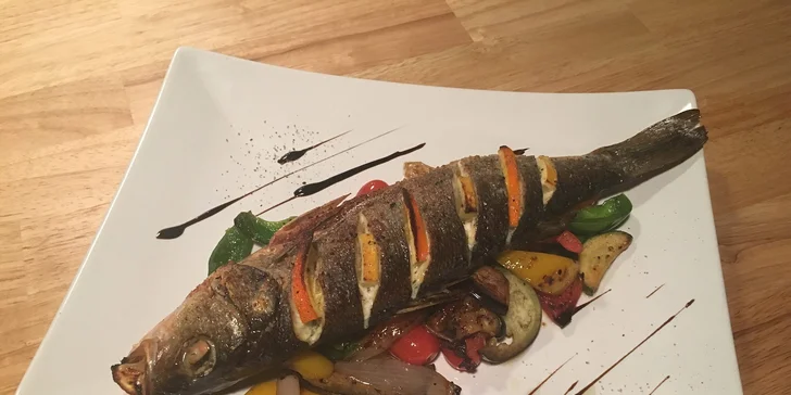 Menu je inspirované středomořskými specialitami, takže nemohou chybět ani ryby.