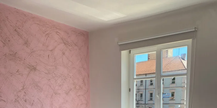 Každý pokoj má vlastní koupelnu, TV a pohodlně se tu připojíte k Wi-Fi. 