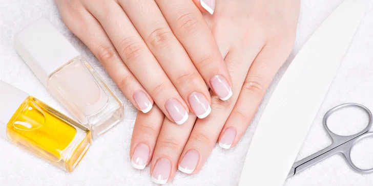 Luxusní posilující manikúra a keratinizace nehtu